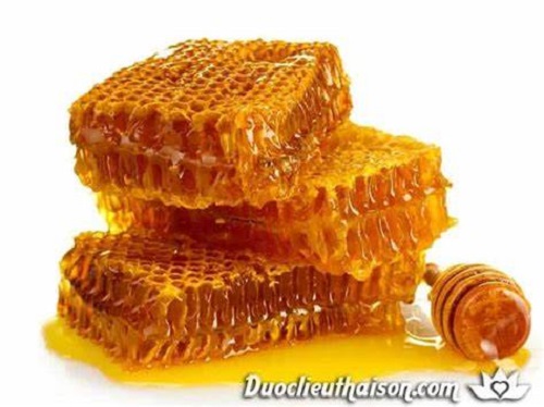 Ngoài phèn chua, sáp ong cũng là một dược liêu thiên nhiên hay được sử dụng