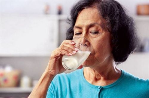 Uống sữa không kiểm soát có thể dẫn đến một số bệnh kèm theo khác
